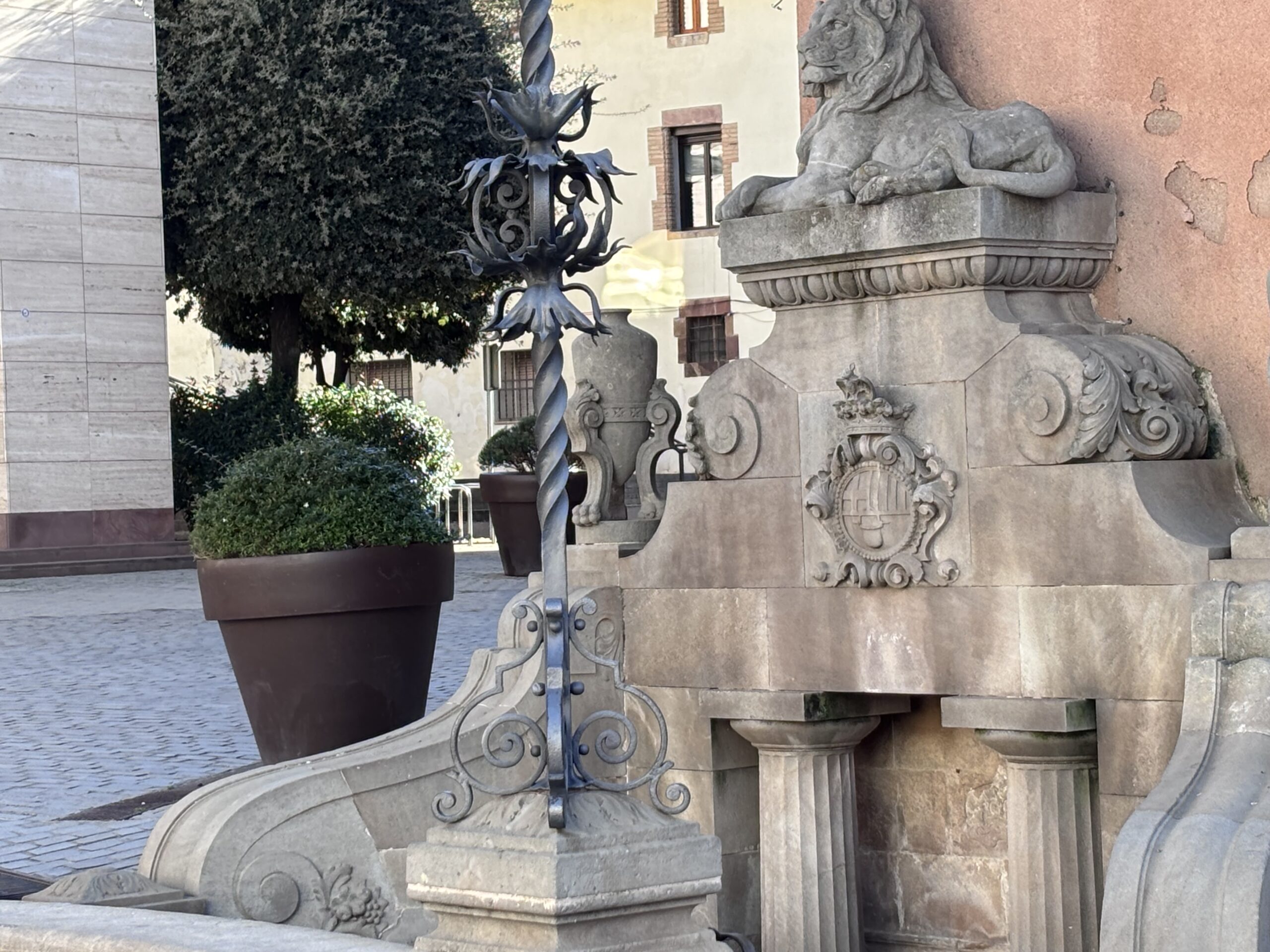 Image de Caldes de Montbui représentant une agence immobilière boutique spécialisée dans la vente et la location de biens, offrant services professionnels et connaissance locale pour propriétaires. la Font del Lleó de Caldes de Montbui representant una agència immobiliària especialitzada en la venda i lloguer d'immobles i vivendes amb expierència a la localitat.